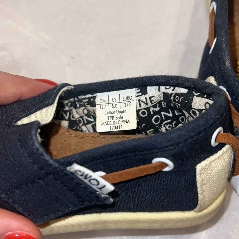 Baby Toms Canvas Shoes in Navy and Cream
